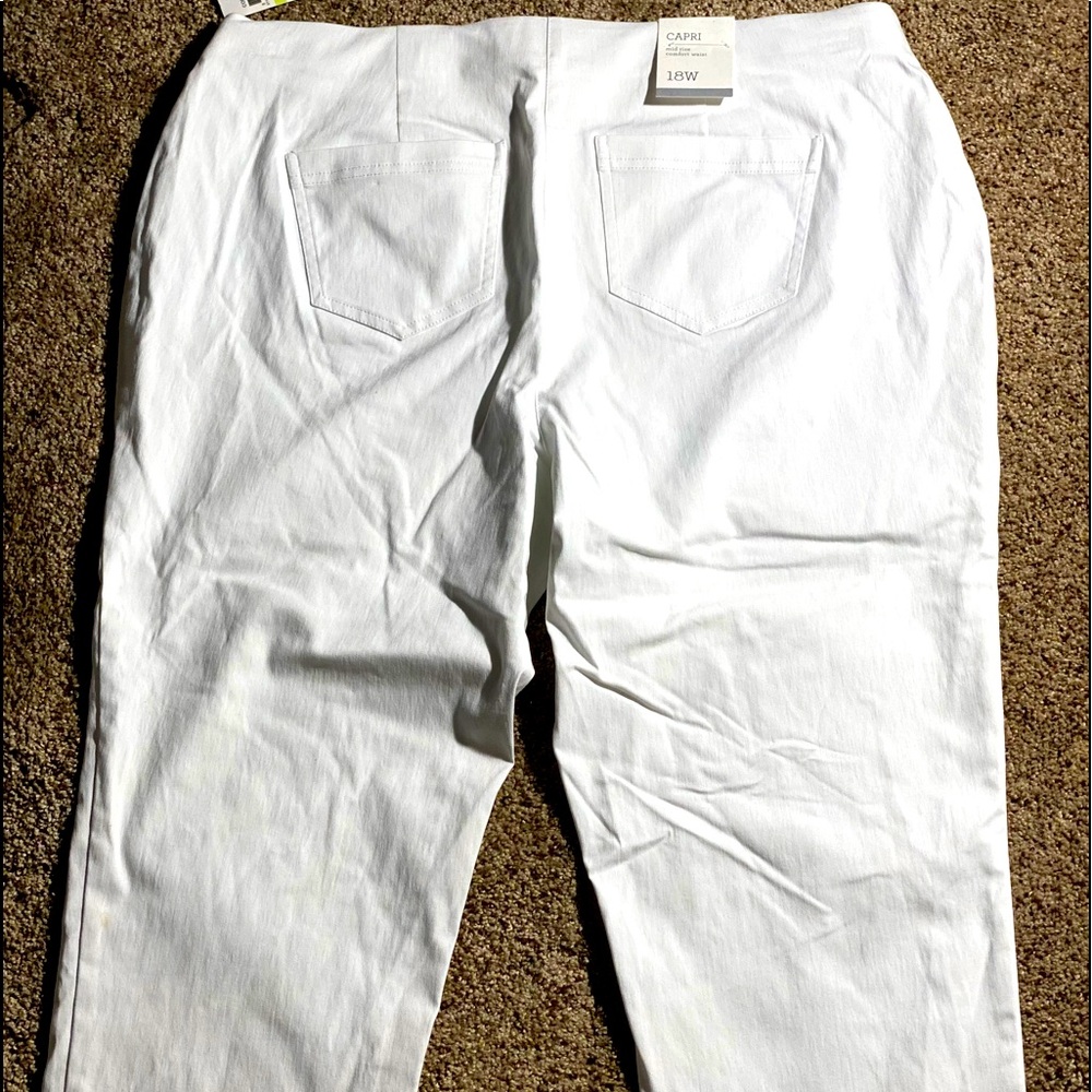 Style & Co. Size 18, White Comfy Capris